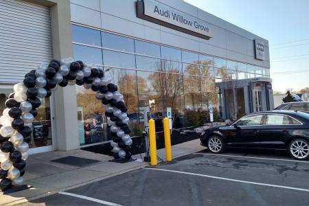 Black and Silver Balloon Arch